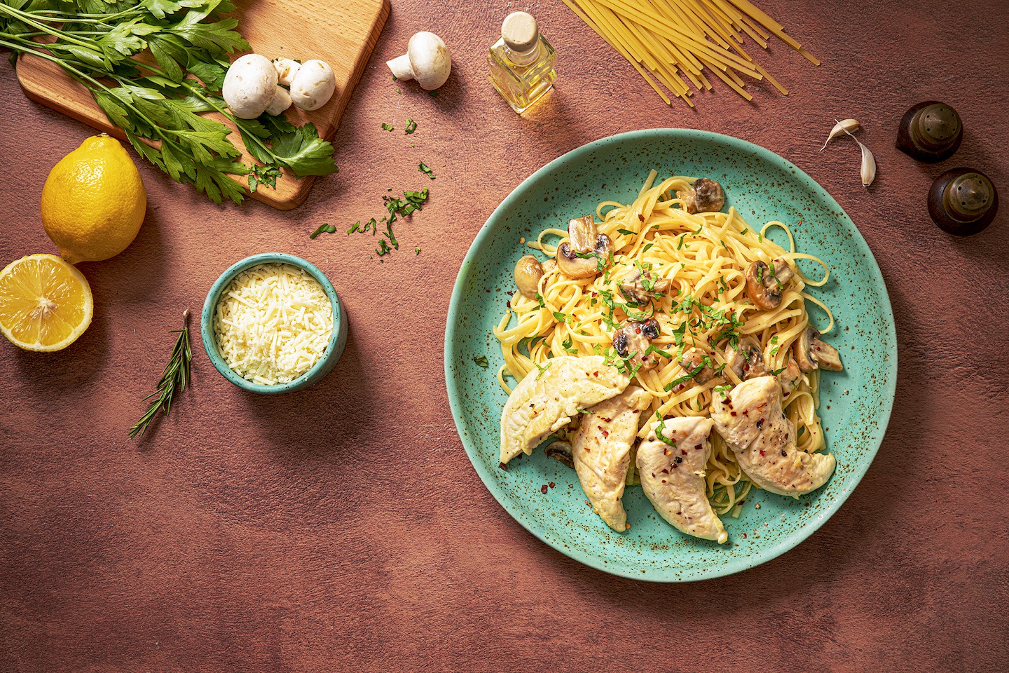 Linguine Alfredo with chicken, parmesan and mushrooms